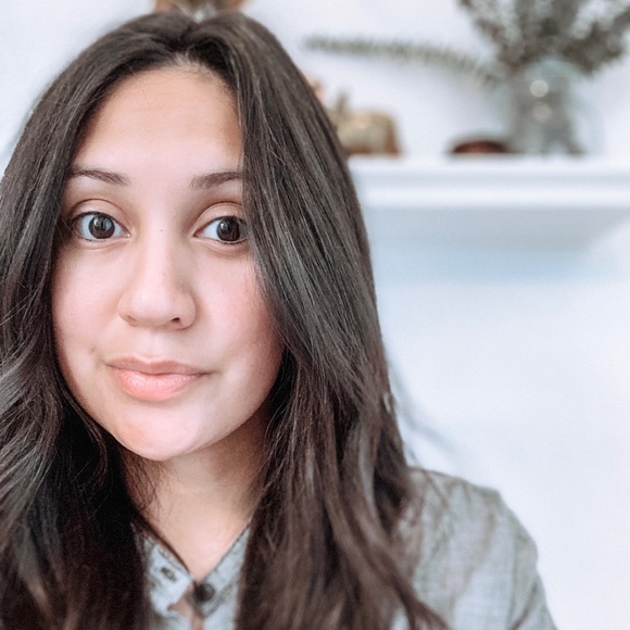 Meet your posher, Olivia - Picture 2 of 4